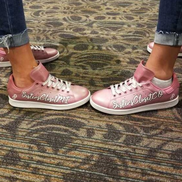 Meet your Posher, Kari - Picture 2 of 8